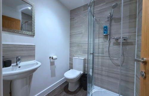 Adeluxe Home - Luxury 2 Bedroom Entire House with Free WiFi, Disney, Netflix and Amazon Prime Included - Foto 21