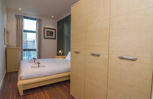 Canary Wharf - Corporate River View Apartments - Photo 17