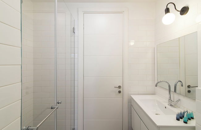 Bauhaus Boutique by TLV2rent - Photo 64