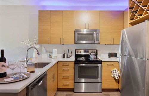 1Br Uptown, Pool, Wine, near Convention Center_311 - Photo 14