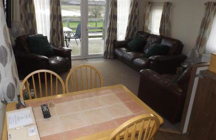 Modern 3 bedroom lodge at Avonvale Holiday Lodges - Photo 2