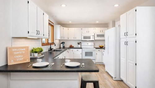 East Side 3 Br 2 full bath King Bed - Foto 2