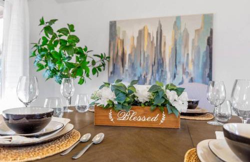 Tastefully Remodeled 4 Bedroom Home with Rainier View - Foto 26