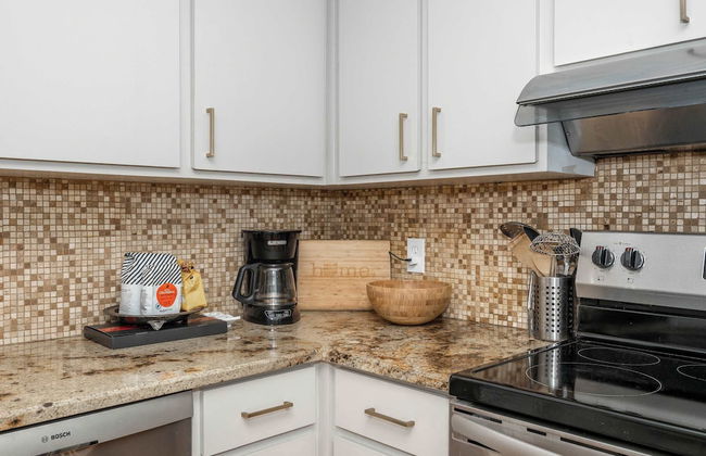 Top Notch City Escape w King Bed - Foto 17