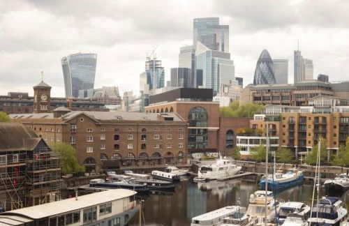 Amazing Marina-Overlooking 1Bed - Photo 22