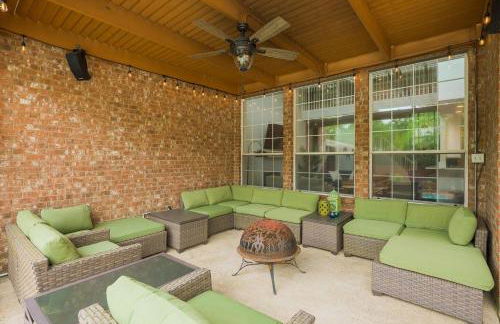 Luxurious Home w Cinema Room & Private Pool - Foto 45