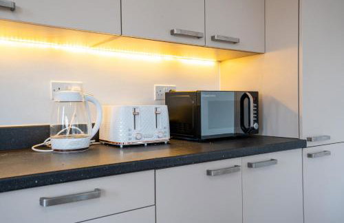 Central Wembley Stadium Luxe Stay with Pool Table - Foto 17