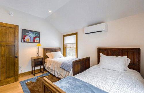 Less Than 1 Mi to Lake George! Family Retreat with Deck - Foto 30