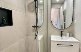 Proche St Tropez refait à neuf bord de plage et piscine - Foto 14