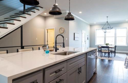 Lovely Modern 3BR-3BA Grove Home ABODEbucks - Photo 15