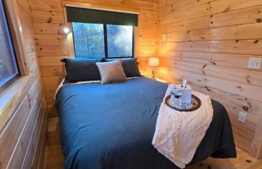 Incredible Modern Tiny Log Cabin near the Ammonoosuc River for a Romantic Getaway in New Hampshire - Foto 22