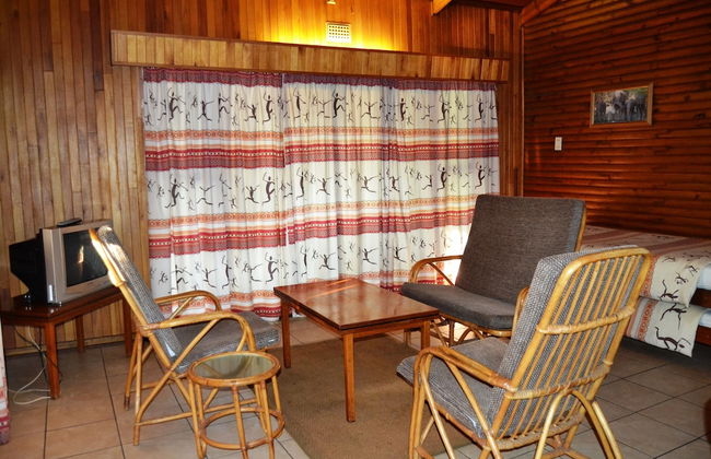 Log Cabin & Settlers Village - Photo 12