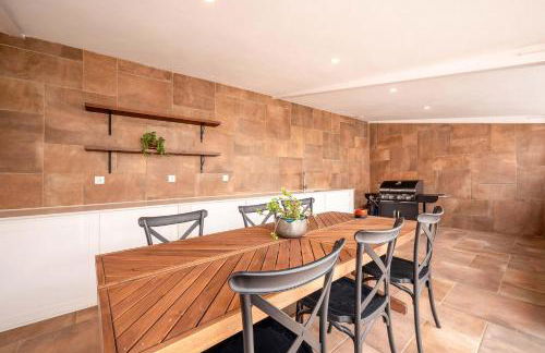 Vila Amorim - Stylish 4BR Home with Jacuzzi - Foto 13