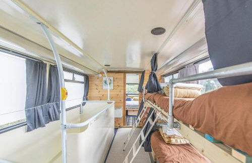 Double Decker Bus on an Alpaca Farm Sleeps 8 - Foto 70