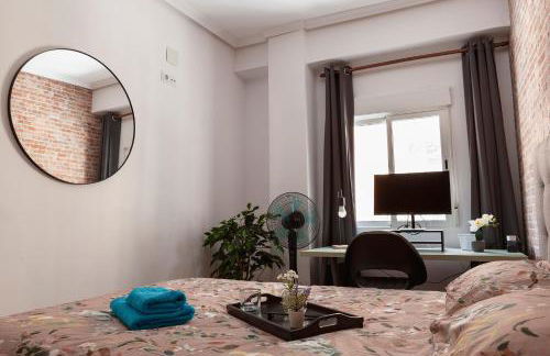 Luxury Artistic Digital Nomad 2 Bedroom w/Terrace - Photo 14