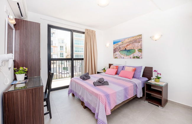 Harbour Lights Seafront Penthouse by Getaways Malta - Foto 3