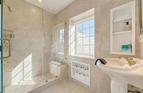 Solara: Waterfront Estate, Pool, Dock, Private Guest Suite - Foto 70