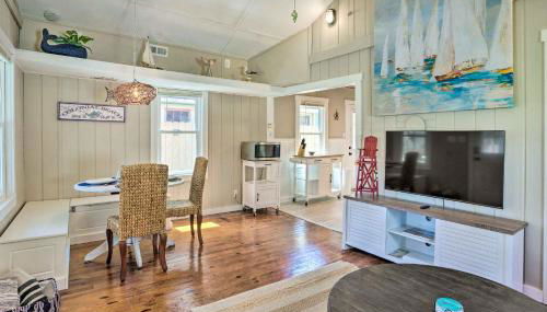 Chic Cottage with Private Yard Steps to Beach! - Foto 2