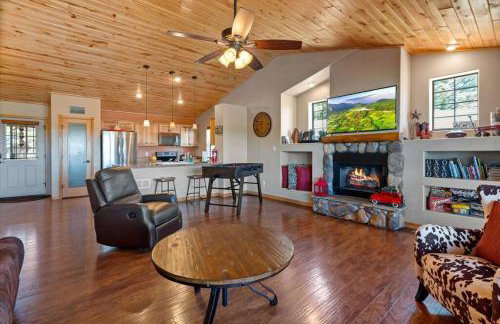 Cabin with Wild Horses, Fireplace, Dog Friendly & StarLink - Foto 55