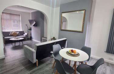 Lovely 2-bedroom house close to Media City. - Foto 9