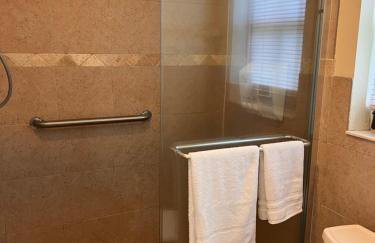 Entire Single Family home 3 bed 2 bath in water front big cozy back yard view - Foto 9