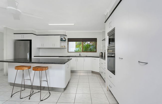 Roydon Beachfront Apartments - Photo 14