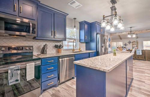 Lakefront Fort Towson Home Private Dock and 3 Decks - Foto 11