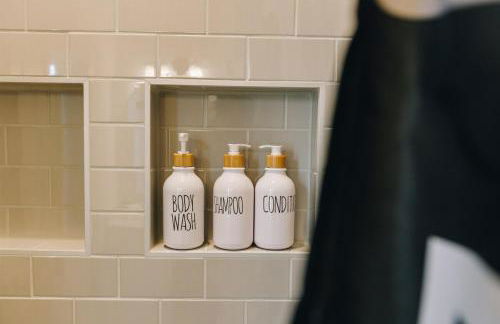 Birdsong Bungalow - Hot Tub, Game Room, Fire Pit - Foto 30