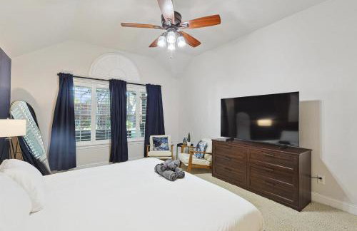 5BD 2BA w Backyard Oasis Pool Jacuzzi Firepit - Foto 18