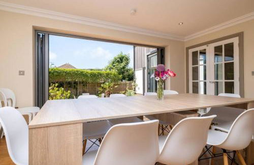 Stunning 5-bed 3-bath house close to the sea! - Foto 54