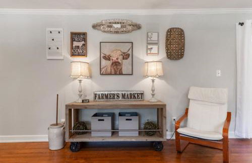 Fully Fenced Rustic Home Minutes From Truist Park - Foto 3