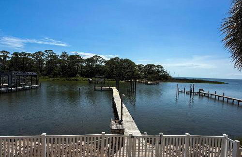 Spacious house- Deep Water Dock Pool Golf Cart Rental available - Foto 7