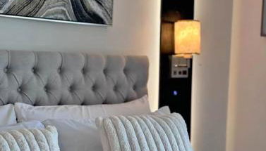 NEW Chic & Cozy 1BD Apartment Near East River, Minutes from Central Park - Foto 2