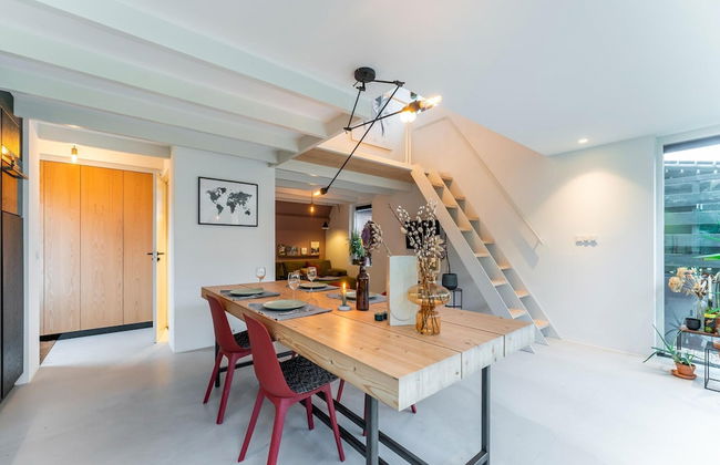 Stylish Holiday Home With Private Garden - Photo 24