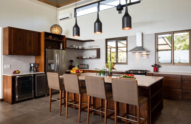 Luxe 4 Bdrm Villa w Epic Oceanview Infinity Pool - Foto 33