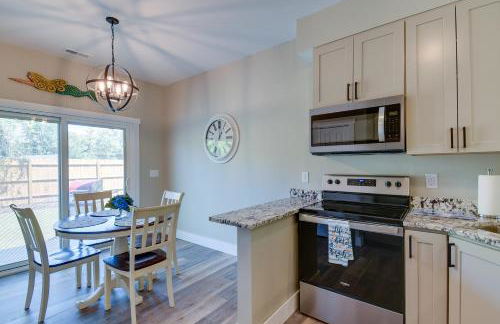 Charming Ocean Isle Beach Home about 1 Mi to Beach! - Foto 8