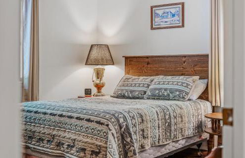 Chesnutt Cabin - Riverfront, Fire Pit, Game Room, Wifi, Screen Porch, View, King Bed - Foto 16