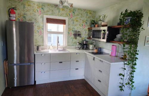 LUSH TROPICAL STUDIO in FT LAUDEDALE'S HISTORICAL SAILBOAT BEND NEIGHBORHOOD - Foto 2