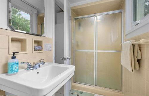 Upscale Modern Home with perfect triad location - Photo 32