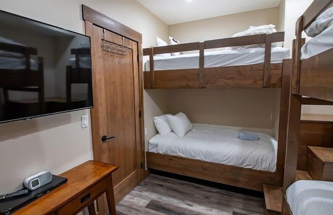 Snow Creek Cabins by Fernie Lodging Co. - Photo 44