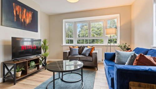 Modern 4 Bed house Ideal for Groups, Contractors near City Airport & O2 Arena, free parking & Wifi included - Foto 1