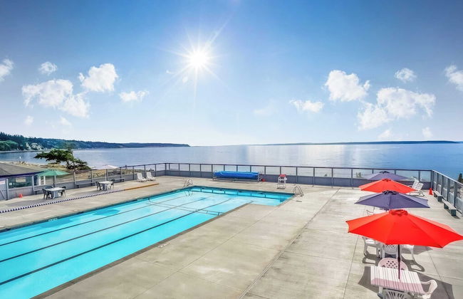 Deck Views, Fire Pit, Pool, 3 Mins to Beach Madrona Tree Retreat by Avantstay - Foto 45