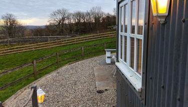 Luxury Countryside Shepherds Hut with Hot Tub - Foto 3