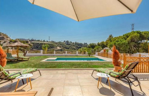 3 Bedroom Stunning Home In Mezquitilla - Photo 11