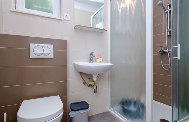 Newly Furnished apt w. Patio,parking & Fireplace - Photo 11