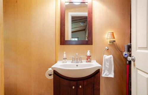 Two-Person Retreat on Horse Farm in Lee, New Hampshire - Photo 15