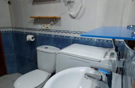 2BR Bungalow with Sunny Private Terrace - Secure Gear Storage - Foto 16