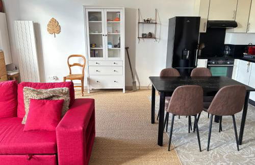 Les Douves Duplex 5 personnes lumineux avec jardin et terrasse aménagée , vue sur château à 5mn de la mer, proche Omaha Beach et Bayeux - Foto 11