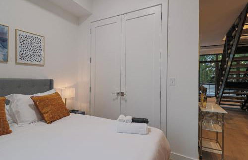 Unit 8 Spacious 2BR Penthouse Sleeps 8 - Photo 11