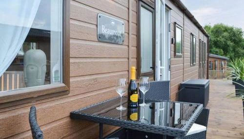 2 Bed Lodge - Sleeps 6 - Dogs - Hot Tub - Parking - Foto 5